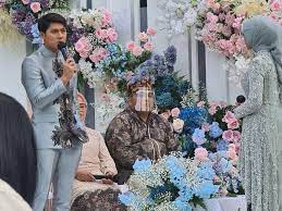Rizky billar yang melihat sosok lesti kejora tiba didampingi dua orang anak kecil, terlihat hampir menangis. Al2we6tanehjvm