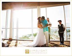 Lido Beach Resort Bride And Groom Ceremony First Kiss Wedding Limelight Photography Www Stepintothelimelight Co Lido Beach Lido Beach Resort Beach Resorts