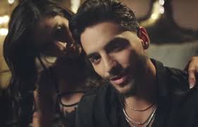 Peinado de maluma maluma corte de pelo barbas y cabello barba sin bigote barba hombre hombres famosos hombres guapos chicos guapos hot guys. Maluma Estrena Felices Los 4