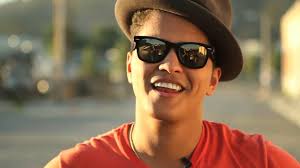 Bruno mars ist nicht die art von berühmtheit, die der presse oder seinen fans zugang zu seinem privatleben verschafft und sich stattdessen dafür „sie ist meine beste freundin. Konzert Mit Bruno Mars Monicaundcharlotte