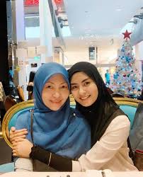 Nama saya andy, saat ini saya pria berumur 26 tahun. Rotikaya Sekali Tengok Macam Adik Beradik Pula Wany Facebook