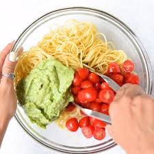 Spinach And Avocado Pasta Recipe In 2020 Avocado Recipes Pasta Vegan Pasta Recipes Avocado Pasta