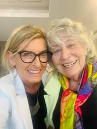 The Smith College Alumni of Sarasota welcomed Associate Director of planned  giving Christine Hall to our luncheon today! We enjoyed a phenomenal  discussion about leadership, campus enhancements and Florida students at  Smith