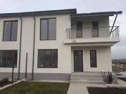 Dorian a petrecut câteva ore bune alături de cele cinci invitate permanente din casa fericirii: Liderimob Srl PostÄƒri Facebook