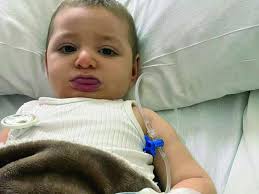 Hasta cien crisis al día": la familia de Karim González busca un  diagnóstico para su bebé