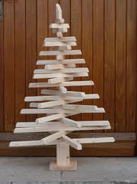 Dans 2 semaines, ce sera le 1er décembre et, avec le début du dernier mois de l'année, les intérieurs et les extérieurs de toutes les maisons seront décorés d'une manière festive. Sapin Ecolo Design Et Naturel 92 Cm