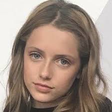 Elizabeth Hiley's Instagram, Twitter & Facebook