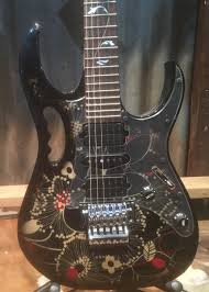 They feature a special floral print. Ibanez Jem77v Fp2