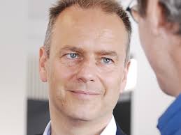Herkunftundlehrjahre armin hauser ist ein waschechter glarner, in näfels geboren und in oberurnen zusammen mit fünf geschwistern aufgewachsen. Interview Mit Eberhard Hauser