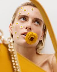 Have you checked out the new @sabenltd collection yet? It's a goodie...  👀❤️‍🔥 @emilyfenemor wears the Alexis Shoulder Bag in Biscotti Pleat here!  Available at troubleandfox.co.nz