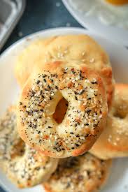 If you've spent any time in the bread aisle looking at low calorie or low carb bagels, you've probably noticed the trend. Keto Bagel Recipe Best Fathead Bagels The Diet Chef