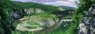 Peştera unguru mare impresionează prin măreţia şi frumuseţea spaţiului subteran, 27 de metri înălţime şi 24 lăţime. 27 Crags Photo Pestera Unguru Mare Sector Suncuius