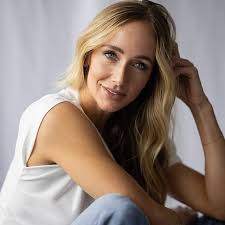 Danielle Vail (@daniellevailfiberart) • Instagram photos and videos