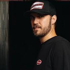 Hallie Iverson's Instagram, Twitter & Facebook