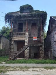History Abandoned House In New Orleans There Used To Be Stables Behind This Once Beautiful Hou Abandoned Houses Old Abandoned Buildings Old Abandoned Houses