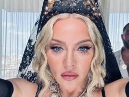Madonna Tuai Hujatan Usai Tiru Gaya Marilyn Monroe Sebelum Meninggal