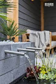stromend water geeft je een heerlijk rustgevend gevoel in de tuin running water can give you a relaxing feeling fountain fon tuin tuin ideeen tuin meubelen