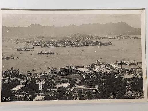 This is how Hong Kong looked like in 1934. A birds eye view from the peak of HK.
