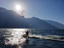 Kitesurf holidays with the experts at planet kitesurf. Kitesurf Lessons With Kiteschool Wind Riders On Lake Garda