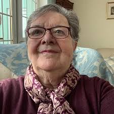 I have just purchased 5.5ltr air fryer. I haven't used it yet. But the  drawer seems very difficult to pull in and out , is this normal