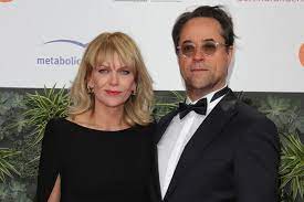 His birthplace is located in dresden, east germany and from the active year 1986 till the current time he is active and serious in working into the entertainment. Jan Josef Liefers Seine Tochter Paulina Hat Geheiratet Gala De
