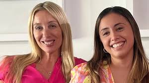 La Scaloneta: Quien es la mujer que acompaña a las esposas de los jugadores  de la Selección Argentina rumbo a Qatar