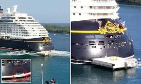 Enchantment of the seas (ship, 1997). Disney Cruise Ship Collides With Metal Pier In The Bahamas Daily Mail Online