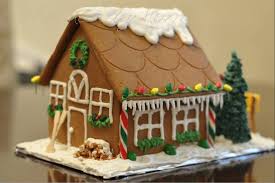 1 foundation piece (base biscuit), 4 wall pieces, 2 roof pieces, icing sugar, a generous selection of sweets for decorating, a large disposable piping bag. Gingerbread House Centerpieces Cookies
