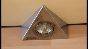 In meinem badezimmer habe ich in der abgehängten decke halogenstrahler mit einem trafo installiert. Halogen Spot Wechseln Youtube