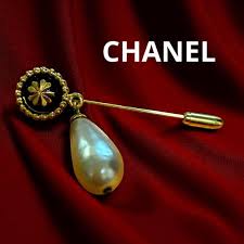 chanel pendant pin