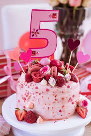 5 Geburtstag In Rosarot Und Die Geschichte Mit Der Torte Kindergeburtstag Kuchen Madchen Torte Kindergeburtstag Prinzessin Kinder Geburtstag Torte