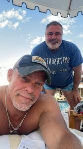 Robert Scott's Instagram, Twitter & Facebook