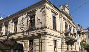 329/2009, oficiul național al monumentelor istorice este comasat cu institutul național al monumentelor istorice și formează institutul. Sediul Monument Istoric Al Institutului NaÅ£ional Al Patrimoniului Intr O Stare JalnicÄ