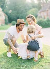 Family Photos In The English Countryside By Jen Huang Photography Poses Family Family Photos Family Photoshoot