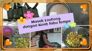 Setelah semua meresap, tambahkan santan, masak sampai mendidih. Masak Lontong Bersama Anak Dengan Kuah Tahu Tempe Youtube