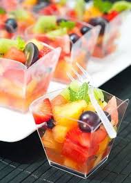 10 Idees Fraiches Et Fruitees Pour Regaler Vos Invites En Ete Mariage Com Salade De Fruits Recettes De Cuisine Salade De Fruits Ete