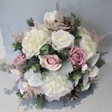 Wedding flower trends for 2020. Christmas Winter Wedding Bouquets