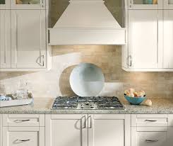 Lakefield Maple Gypsum The Beautiful Neutral Tones Of Maple Gypsum And Pebble Finishes Are Perfec Thomasville Cabinetry Kitchen Cabinet Design Casual Kitchen