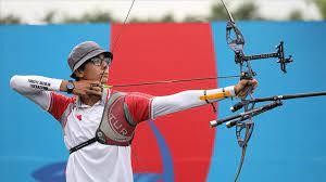 Tokyo 2020'de okçuluk karışık takım mücadelesinde mete gazoz ve yasemin ecem anagöz. Okculukta Bayragi Mete Gazoz Tasiyor