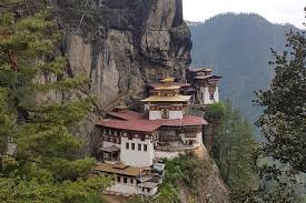Like most bhutan rivers mangde chhu runs from the himalayas down to assam and eventually drains into the brahmaputra. Bhutan Das Kleine Konigreich Im Himalaya Travelhouse Reiseblog