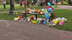 Boston Man Who Started Robin Williams Memorial Returns To Surreal Scene Cbs Boston