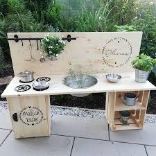 Wow Was Fur Ein Heisser Tag Und Ausgerechnet Heute Stand Auf Unserer To Do Liste Eine Matschkuche Fur O Kinderspielzeug Garten Garten Spielplatz Hintergarten