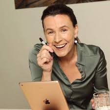 Donna Mcnulty's Instagram, Twitter & Facebook