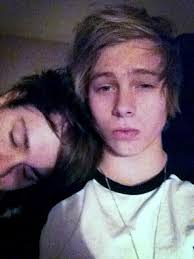 Born july 16th 1996, lead vocals & guitarist to facts about luke hemmings: Luke Hemmings On Twitter Michael5sos Having A Snooze With Me Posing Y Http T Co Wdvjak1d