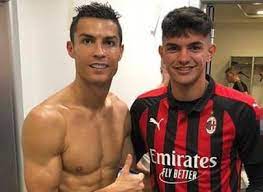 A wide variety of hotel room locker options are available to you, such as network, data storage options. As English On Twitter Cristiano Ronaldo Post Match Photo Overshadowed By Nude Giorgio Chiellini Dressing Room Photo Bomb Milanjuve Https T Co Nqpsgg1wql Https T Co Tc57khjuyr