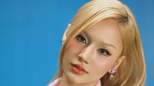 Diva Hồng Nhung khoe hai con gái thường "thách thức" mẹ bằng 3 thứ tiếng