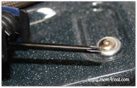 Having the oven door get dirty from everyday cooking is common and at fred's appliance academy we are going to walk through the proper steps on removing and along with accessing the inner glass segments inside an oven door. How To Clean An Oven Door In Between The Glass Mom 4 Real
