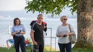 Fall konfrontiert die kommissare zeiler und oberländer mit der leiche einer jungen frau, die über fünfzehn jahre verschollen war und die der bodensee erst jetzt wieder frei gegeben hat. Der Tote Im Kajak Wapo Bodensee Ard Das Erste
