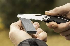 Put the edge of the knife inside the v in the head of the sharpener. Smith S Dual Grit Sharpening Stone W Pouch 4 50921 Best Price Check Availability Buy Online With Fast Shipping