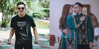 Nella kharisma selama ini memang diketahui beragama kristen. Biodata Dory Harsa Lengkap Umur Agama Viral Karena Diisukan Nikahi Nella Kharisma